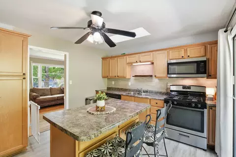 Kitchen - 4605 Ashley Dr, Mchenry, IL 60050 photo 3 of 4