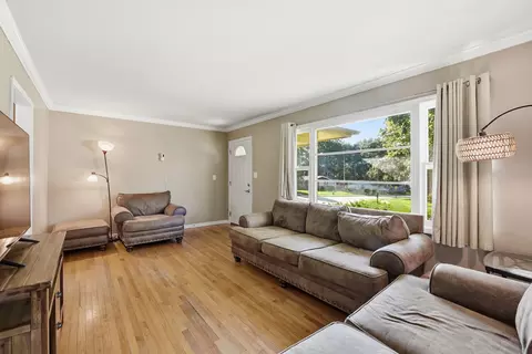 Living - 4605 Ashley Dr, Mchenry, IL 60050 photo 1 of 1