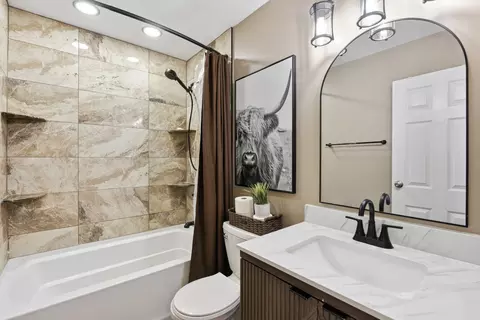 Bath - 4605 Ashley Dr, Mchenry, IL 60050 photo 1 of 1