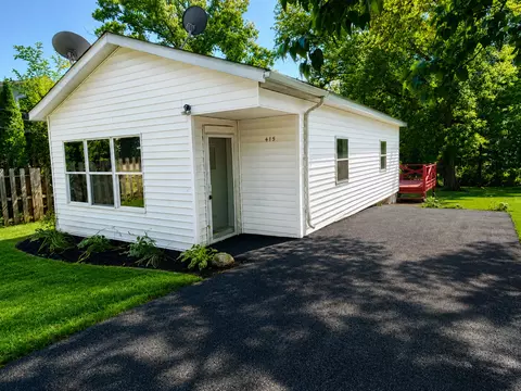 6415 N Shore Ave, Spring Grove, IL 60081