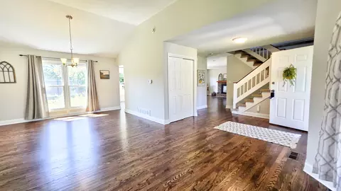 Entry Way - 1705 N Ryan St, Mchenry, IL 60050 photo 2 of 3