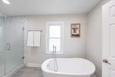 Bath - 1705 N Ryan St, Mchenry, IL 60050 photo 3 of 4