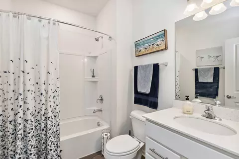 Bath - 6706 Killala Dr, Mchenry, IL 60050 photo 3 of 3