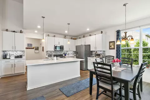 Kitchen - 6706 Killala Dr, Mchenry, IL 60050 photo 4 of 5