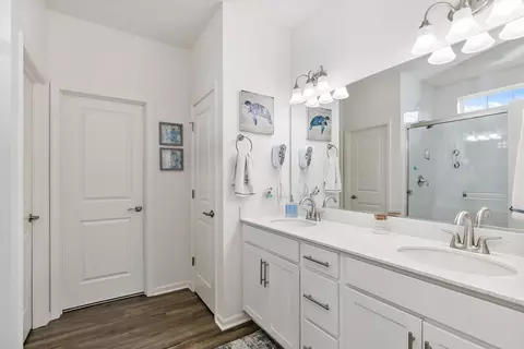 Bath - 6706 Killala Dr, Mchenry, IL 60050 photo 1 of 3