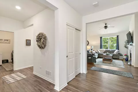 Entry Way - 6706 Killala Dr, Mchenry, IL 60050 photo 3 of 4
