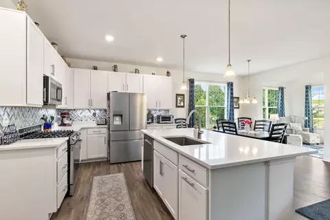 Kitchen - 6706 Killala Dr, Mchenry, IL 60050 photo 3 of 5