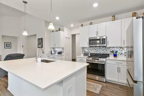 Kitchen - 6706 Killala Dr, Mchenry, IL 60050 photo 5 of 5