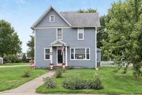 313 Grove St, Calamus, IA 52729