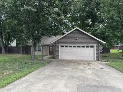 300 Noah Ln, Carterville, IL 62918