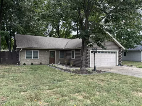 300 Noah Ln, Carterville, IL 62918