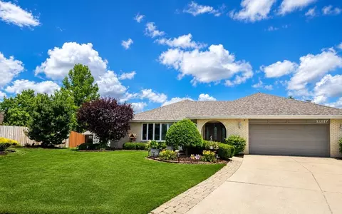 12817 S Surrey Ct, Palos Park, IL 60464