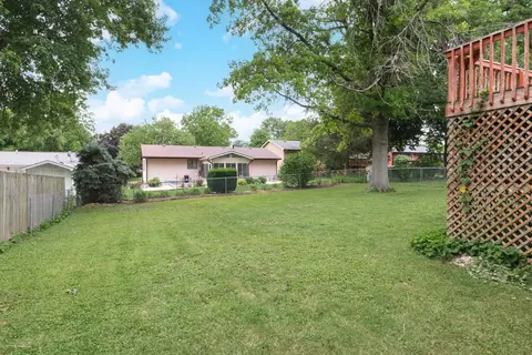 707 Chester Dr, Normal, IL 61761 photo 2