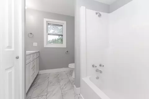 Bath - 707 Chester Dr, Normal, IL 61761 photo 2 of 3