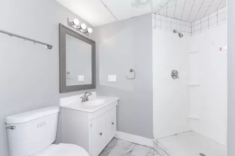 Bath - 707 Chester Dr, Normal, IL 61761 photo 3 of 3