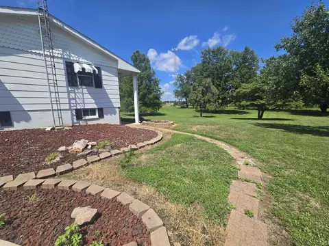 11957 E Harrison Rd, Mount Vernon, IL 62864 photo 8