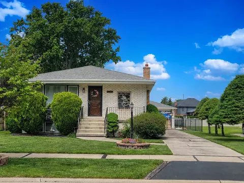 9020 Nashville Ave, Oak Lawn, IL 60453