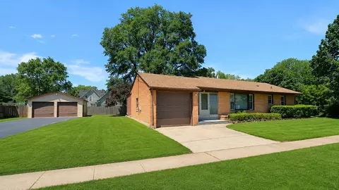 319 N Lord Ave, Carpentersville, IL 60110