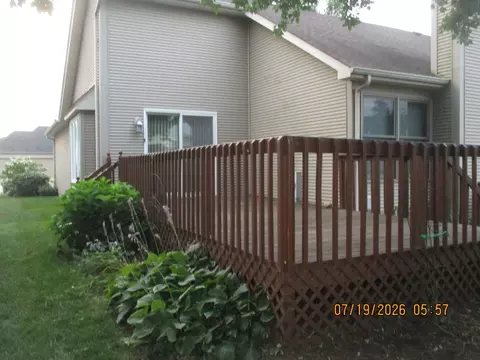 Exterior - 1911 Chestnut Hill Rd, Plainfield, IL 60586 photo 8 of 11