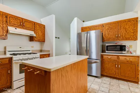 Kitchen - 1911 Chestnut Hill Rd, Plainfield, IL 60586 photo 3 of 3