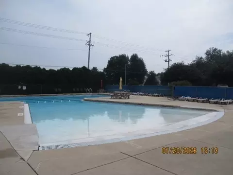 Exterior - 1911 Chestnut Hill Rd, Plainfield, IL 60586 photo 10 of 11