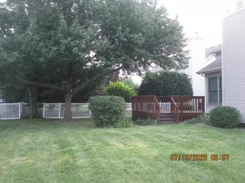Exterior - 1911 Chestnut Hill Rd, Plainfield, IL 60586 photo 5 of 11