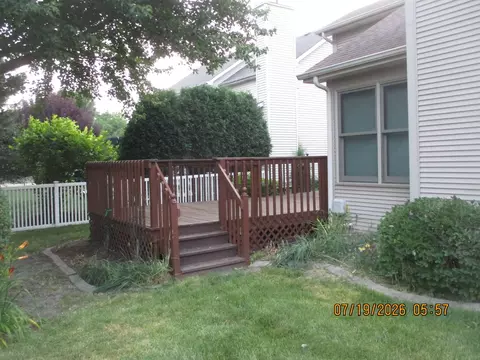 Exterior - 1911 Chestnut Hill Rd, Plainfield, IL 60586 photo 6 of 11