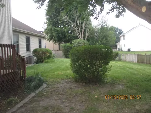 Exterior - 1911 Chestnut Hill Rd, Plainfield, IL 60586 photo 9 of 11