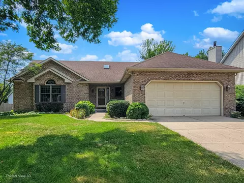 Exterior - 1911 Chestnut Hill Rd, Plainfield, IL 60586 photo 2 of 11