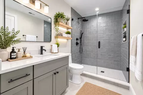 Bath - Undisclosed, Chicago, IL 60657 photo 3 of 4