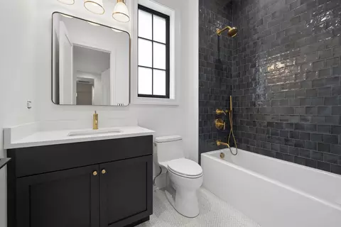 Bath - Undisclosed, Chicago, IL 60657 photo 4 of 4