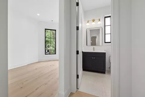 Entry Way - Undisclosed, Chicago, IL 60657 photo 2 of 3