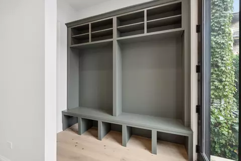 Entry Way - Undisclosed, Chicago, IL 60657 photo 3 of 3