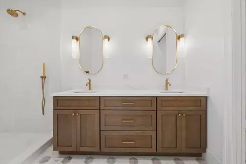 Bath - Undisclosed, Chicago, IL 60657 photo 2 of 4