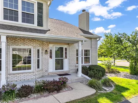 Exterior - 1504 Root St, Crest Hill, IL 60403 photo 2 of 2