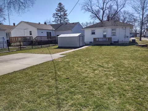 Exterior - 912 Douglas St, Morris, IL 60450 photo 2 of 5