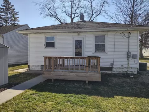 Exterior - 912 Douglas St, Morris, IL 60450 photo 4 of 5