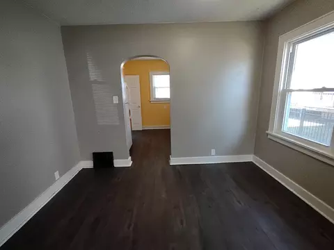 Living - 912 Douglas St, Morris, IL 60450 photo 2 of 2