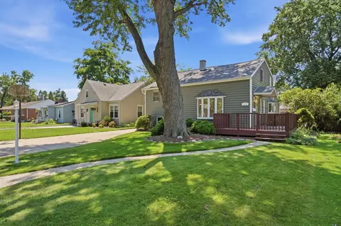 126 S Lodge Ln, Lombard, IL 60148