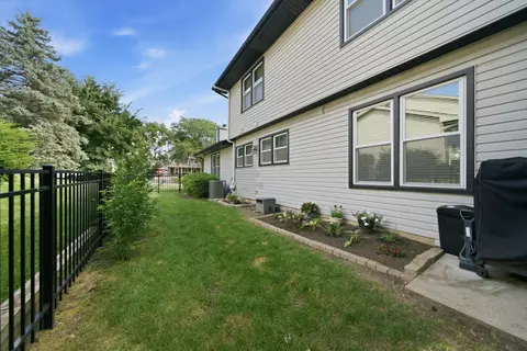 Exterior - 701 Bayberry Dr, Bartlett, IL 60103 photo 5 of 7