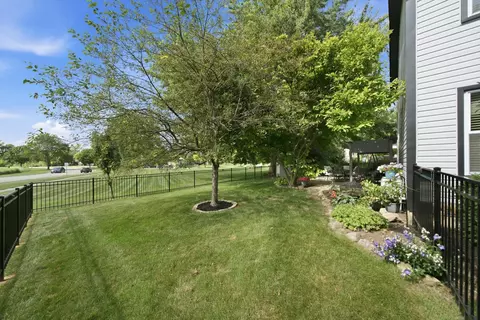 Exterior - 701 Bayberry Dr, Bartlett, IL 60103 photo 7 of 7