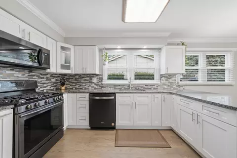 Kitchen - 701 Bayberry Dr, Bartlett, IL 60103 photo 5 of 5