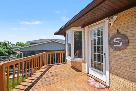 Exterior - 15329 Maple Dr, Oak Forest, IL 60452 photo 4 of 9