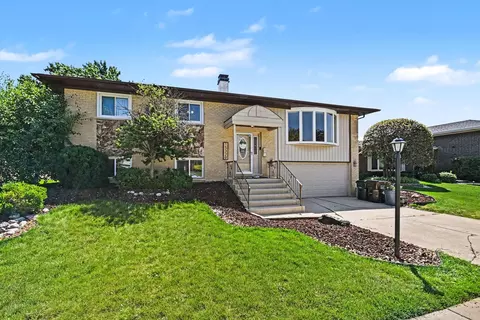 Exterior - 15329 Maple Dr, Oak Forest, IL 60452 photo 2 of 9