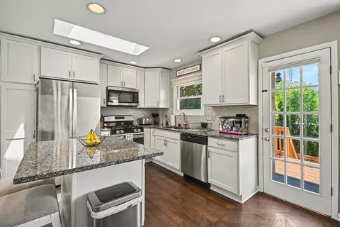 Kitchen - 15329 Maple Dr, Oak Forest, IL 60452 photo 4 of 4