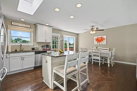 Kitchen - 15329 Maple Dr, Oak Forest, IL 60452 photo 1 of 4