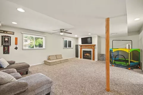 Living - 15329 Maple Dr, Oak Forest, IL 60452 photo 3 of 3