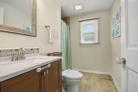 Bath - 15329 Maple Dr, Oak Forest, IL 60452 photo 2 of 2