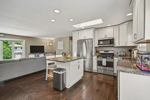 Kitchen - 15329 Maple Dr, Oak Forest, IL 60452 photo 2 of 4