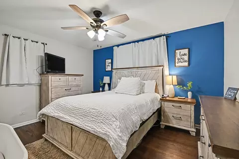 Bedroom - 15329 Maple Dr, Oak Forest, IL 60452 photo 1 of 2